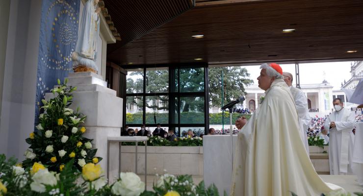 “Não nos cansemos de confiar a causa da paz à Rainha da Paz”